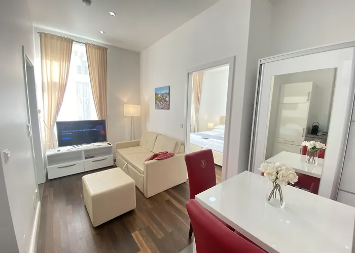 Steiner Residences Augarten アパート